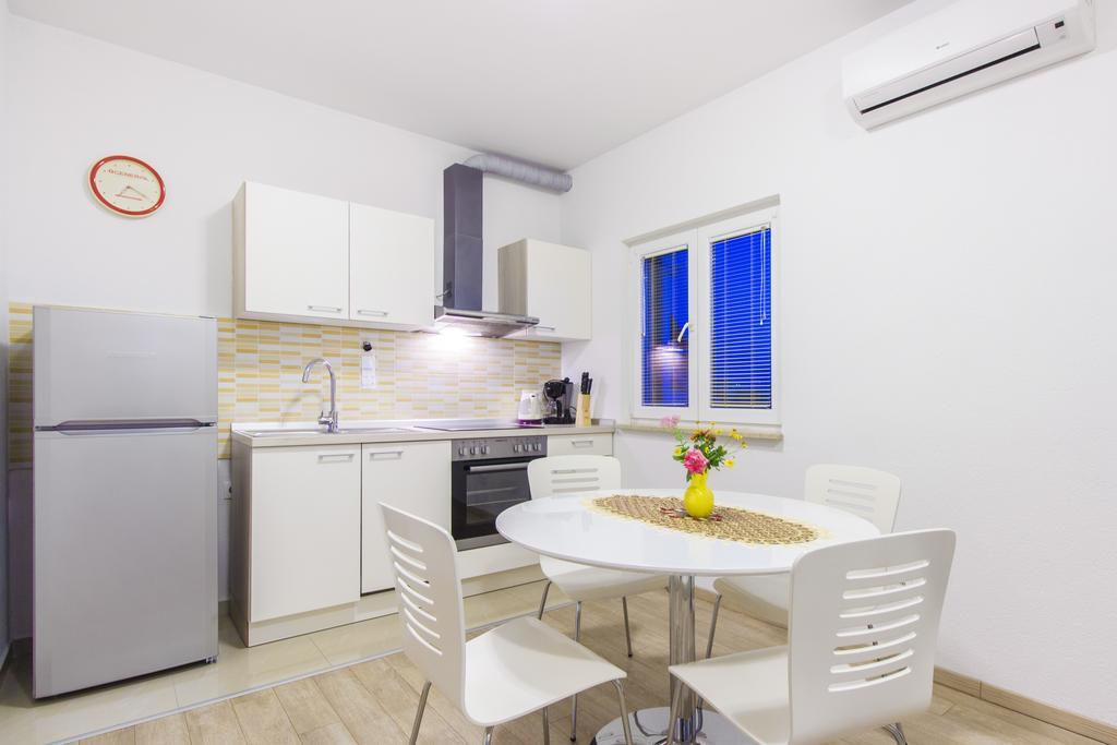 Apartments Srdarev Pencov Vodice Room photo